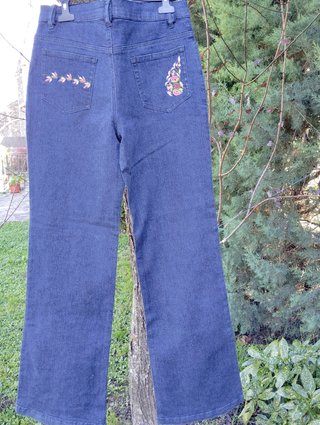 pantalon vaquero bordado. nuevo. talla 44