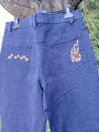 pantalon vaquero bordado. nuevo. talla 44
