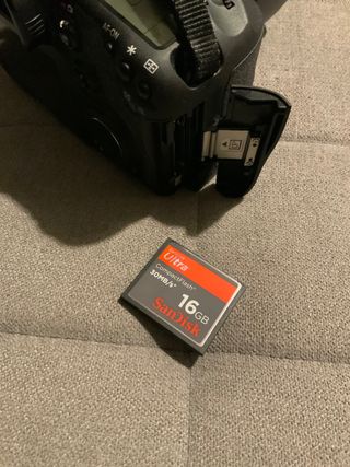 Cámara Canon 7D + lenteCanon 18-85 EF-S 1:3’5-5’6