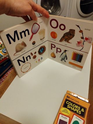 Lote inglés libro ABC, cartas colores- formas