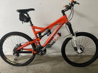 Bicicleta MTB Enduro Marca Intense