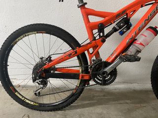 Bicicleta MTB Enduro Marca Intense