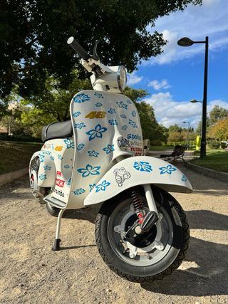 VESPA PRIMAVERA 75cc VALENTINO ROSSI MUGUELLO 2001