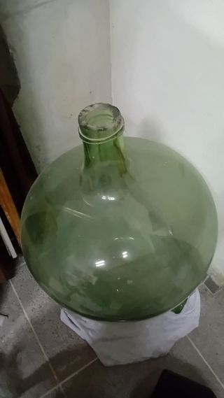 Damajuana, garrafa de cristal muy grande