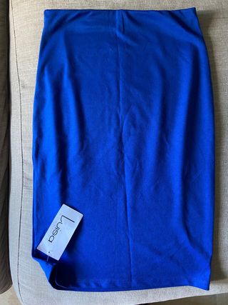 Falda de tubo nurva con etiqueta