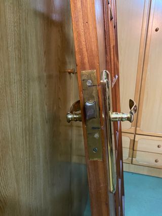 Dos puertas acristaladas de madera maciza