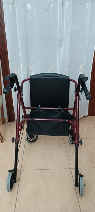 Andador con ruedas