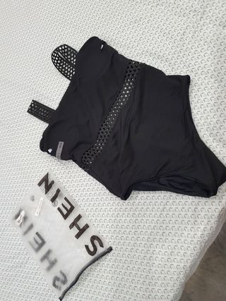 Bañador en negro sin estrenar de shein