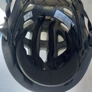 Casco patinete/bicicleta con  luz trasera