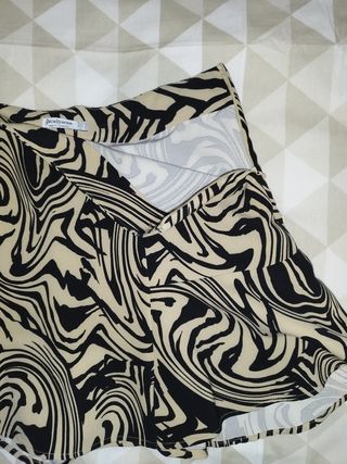 MINIFALDA PANTALÓN STRADIVARIUS, TALLA 42 