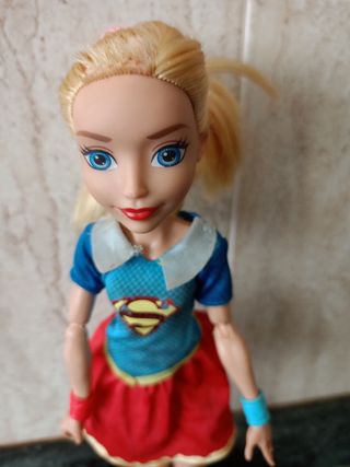 Muñeca supergirl