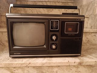Television con radio sharp