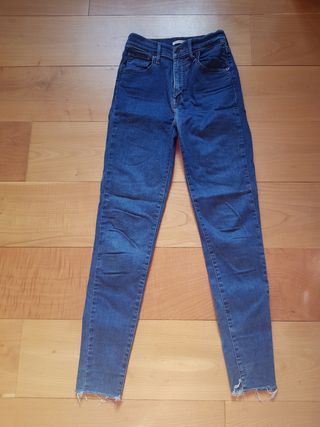 Pantalón vaquero Levis chica 