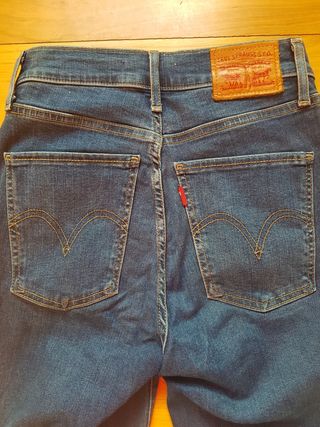 Pantalón vaquero Levis chica 