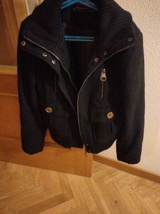 Cazadora negra chica zara talla s