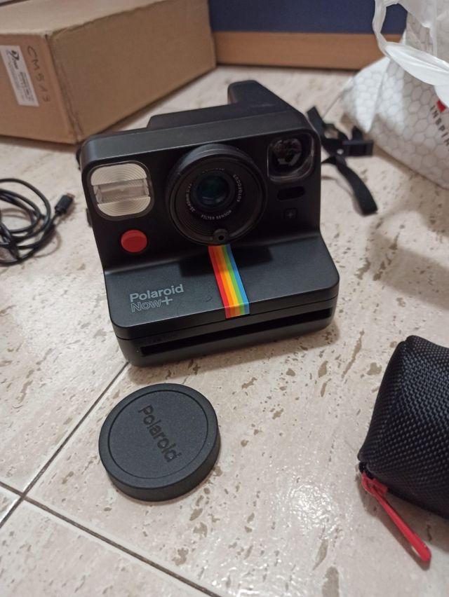 CAMARA de fotos POLAROID NOW +