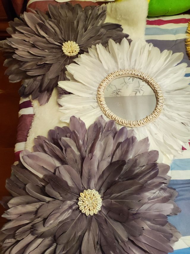 Decoración de plumas jujuhat y espejo