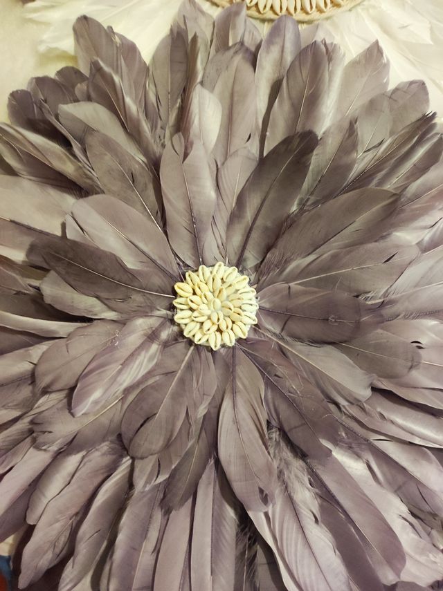 Decoración de plumas jujuhat y espejo