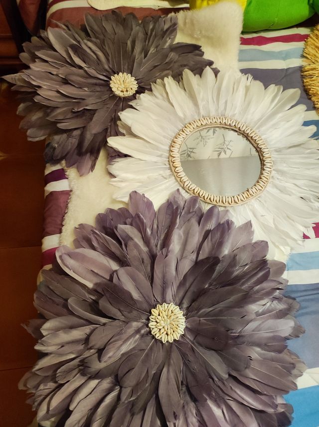 Decoración de plumas jujuhat y espejo