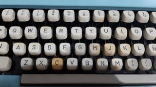 Maquina de escribir antigua