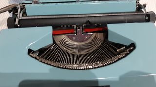 Maquina de escribir antigua