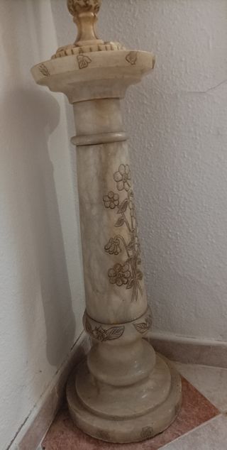 Jarrón y pedestal de mármol