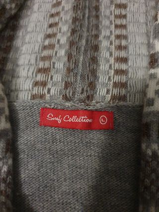 Casaco de lã, com manga francesa.