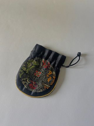 Souvenir Bolsa Asiatica Bordada Negra