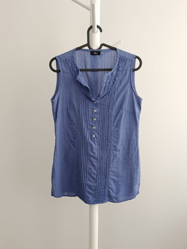 Isles. Blusa azul.