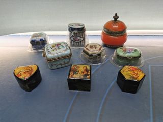 9 Cajitas decorativas, 3 de madera, 6 de porcelana