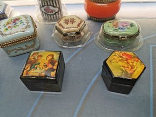 9 Cajitas decorativas, 3 de madera, 6 de porcelana