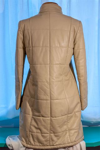 ABRIGO DE PIEL BEIGE