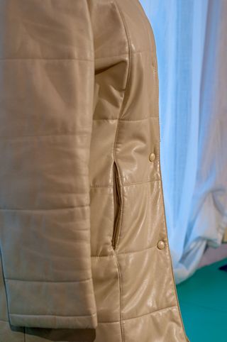 ABRIGO DE PIEL BEIGE