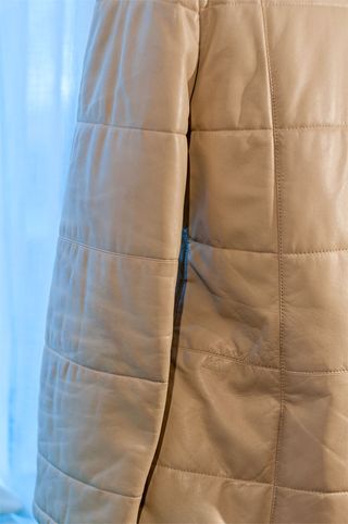 ABRIGO DE PIEL BEIGE