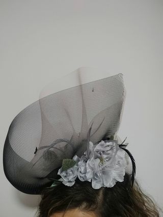 Tocado ceremonia gris y negro
