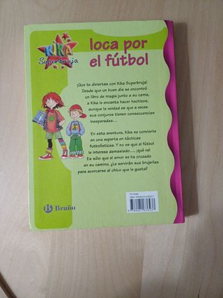 Kika súper bruja.Loca por el fútbol.