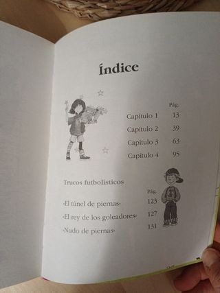 Kika súper bruja.Loca por el fútbol.