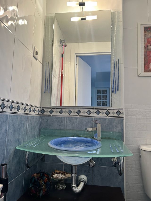 Lavabo cristal y espejo baño. Precio negociable.