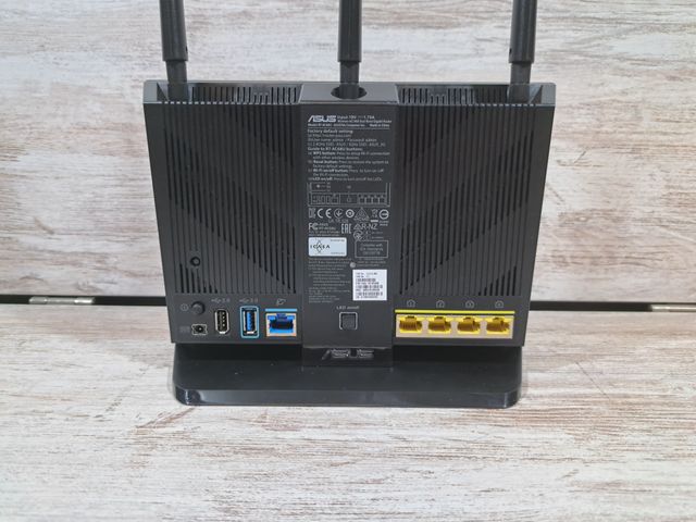 Router ASUS RT-AC68U AC1900