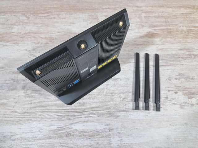 Router ASUS RT-AC68U AC1900