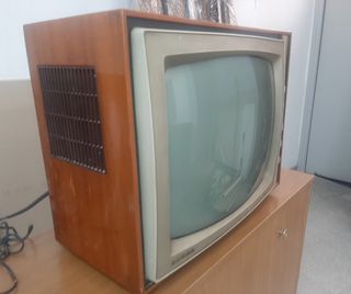 Televisión antigua, madera y válvulas, Askar