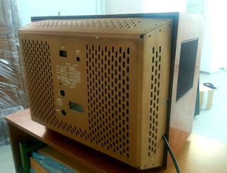 Televisión antigua, madera y válvulas, Askar