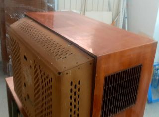 Televisión antigua, madera y válvulas, Askar