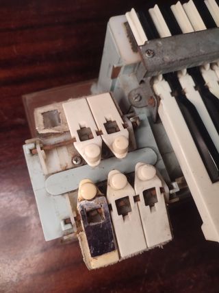 Órgano Magnus electric chord año 1969