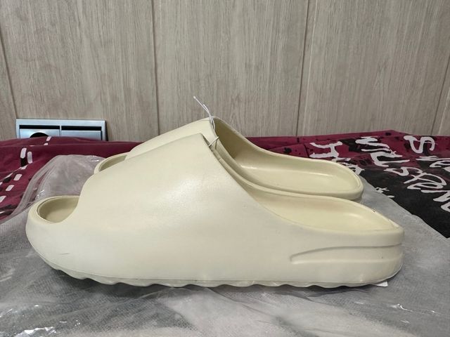 Chanclas de color beige