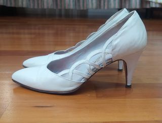 Zapato de tacón alto de piel