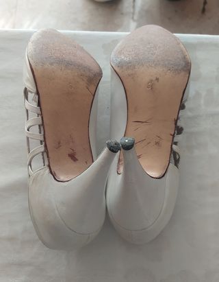 Zapato de tacón alto de piel