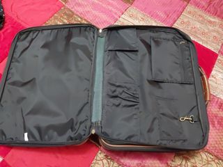 Maletín 💼  ejecutivo, gran capacidad .