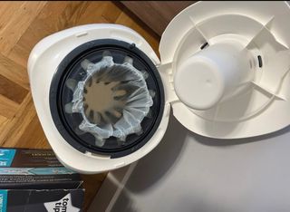 Contenedor de pañales con un recambio