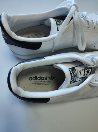 Zapatillas de deporte Adidas originales.
